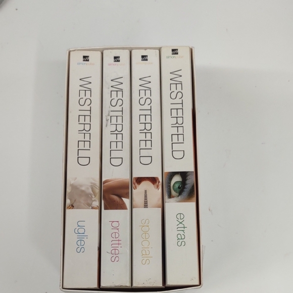 Uglies Book Set - Picture 2 of 3